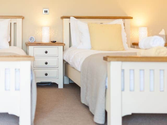 Ample storage in twin-bedroom | Oak Cottage - Ash and Oak Cottages, near Rothbury