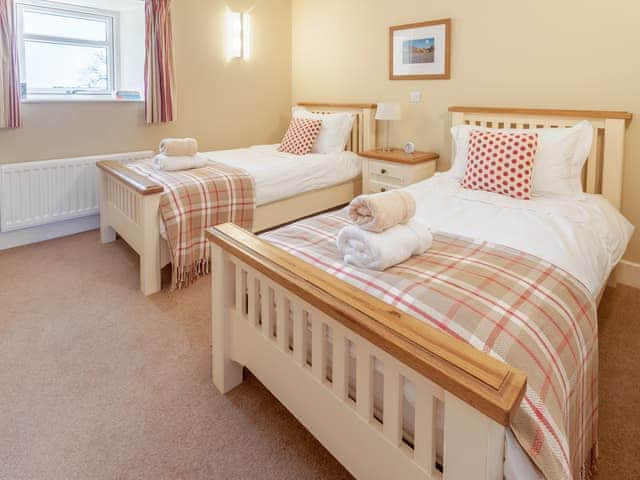 Comfortable twin-bedroom | Oak Cottage - Ash and Oak Cottages, near Rothbury