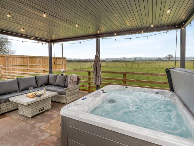 Hot tub | The Workshop - Ryehills Farm, Pickering