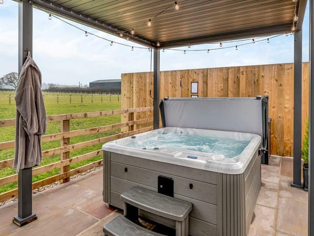 Hot tub | The Workshop - Ryehills Farm, Pickering