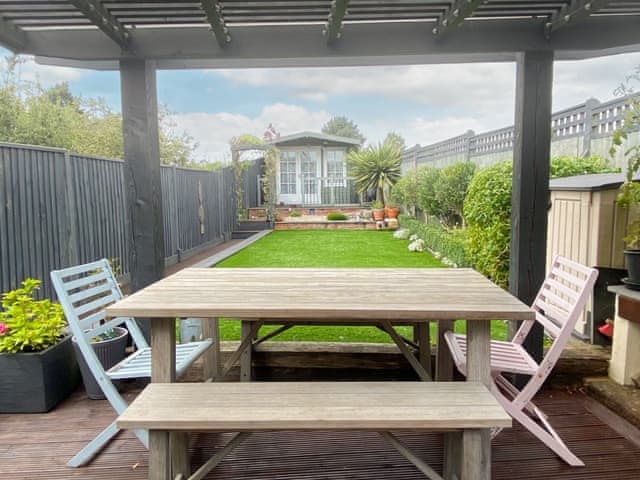 Sitting-out-area | Winsor, Brockenhurst