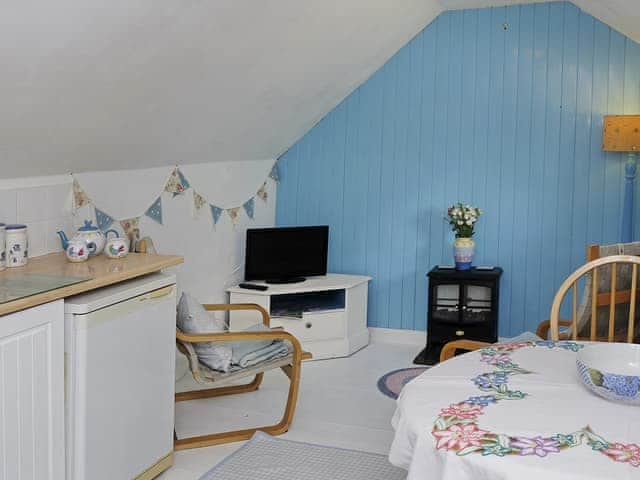 Living area | Cosy Cottage - Little Trethvas Holiday Park, Ruan Minor