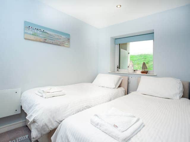 Twin bedroom | Lapwing 1, Brixham