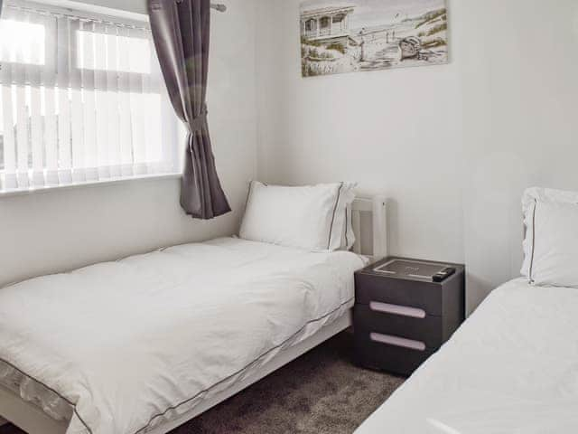 Twin bedroom | The Farmhouse - Coastal Apartments, Winterton-on-Sea