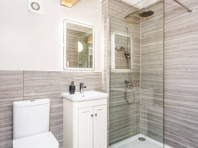 Shower room | Oyster Catcher - Gibralter Barns, Skegness