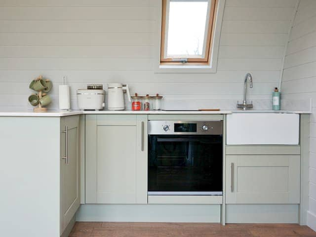 Kitchen area | The Earls Lodge - Eastridge Glamping, Habberley