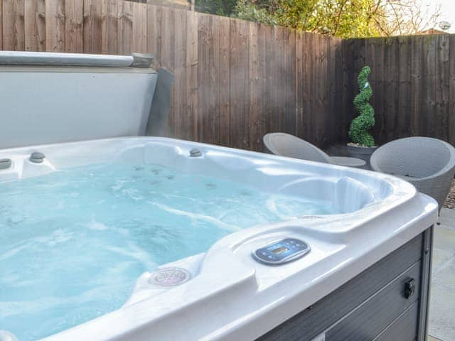 Hot tub | Carolina Cottage - Colorado Cottages, Wilberfoss