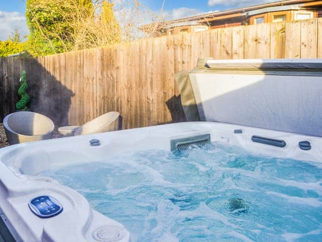 Hot tub | California Cottage - Colorado Cottages, Wilberfoss