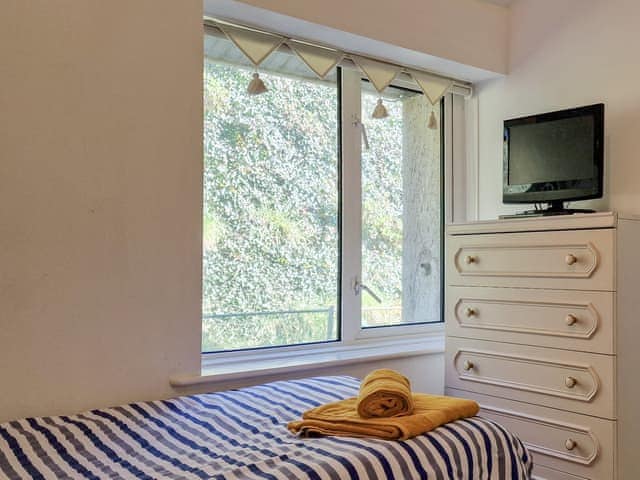 Twin bedroom | Beachcomber Cottage, Beer