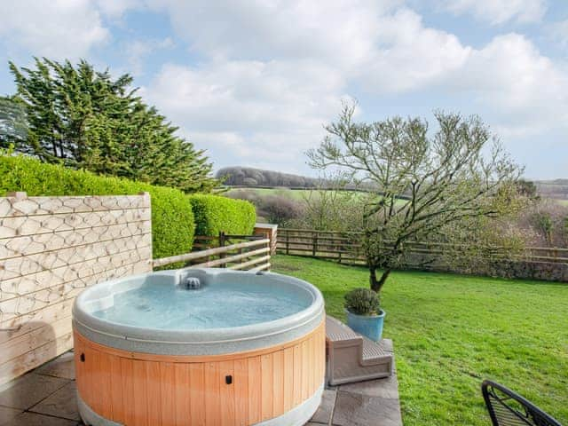 Hot tub | Olivers - Knowle Farm, Marhamchurch, near Bude