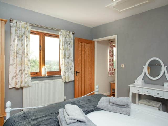 Double bedroom | Olivers - Knowle Farm, Marhamchurch, near Bude