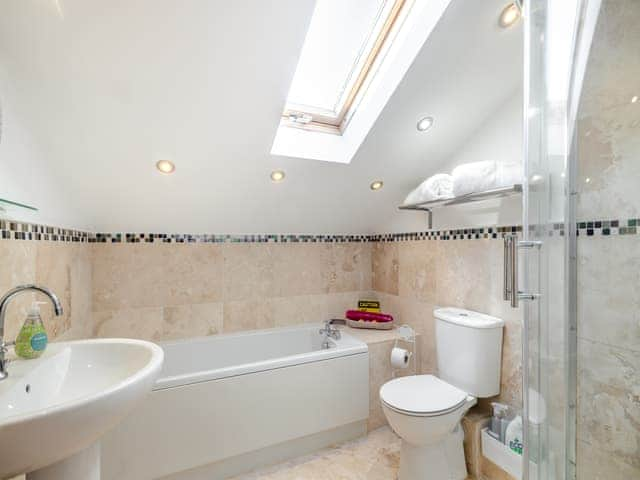 Bathroom | Dimmock Cottage, Bacton