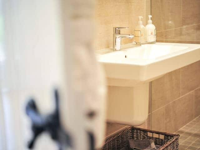 Bathroom | Palomino Cottage - Brook Farmhouse Cottages, Brook, near Brighstone