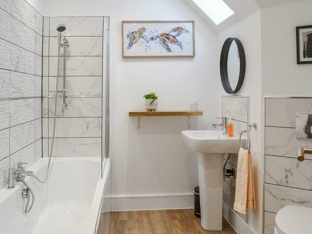 Bathroom | West Lodge, Bridlington