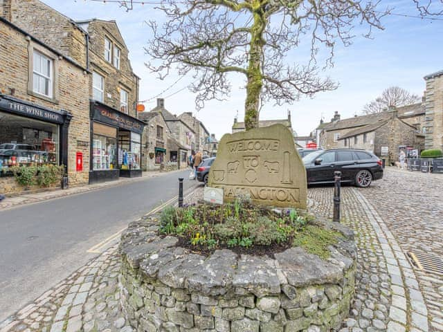 Surrounding area | Market Square, Grassington