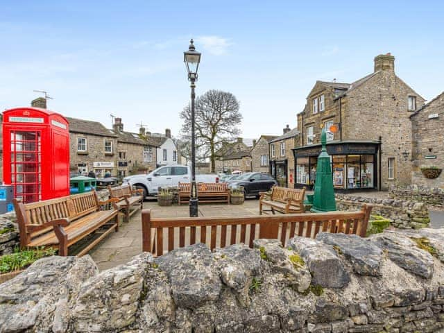 Surrounding area | Market Square, Grassington