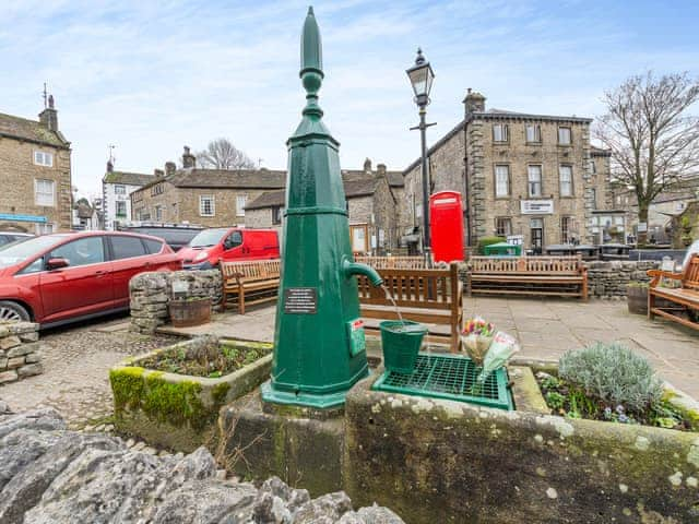 Surrounding area | Market Square, Grassington