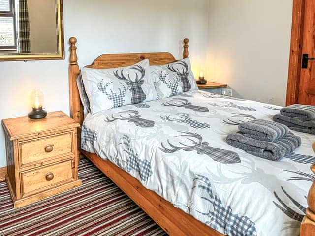 Double bedroom | Haddon Cottage - Burton Manor Farm, Bakewell