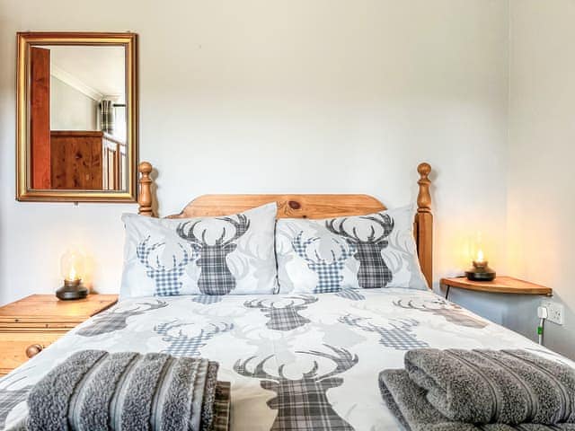 Double bedroom | Haddon Cottage - Burton Manor Farm, Bakewell