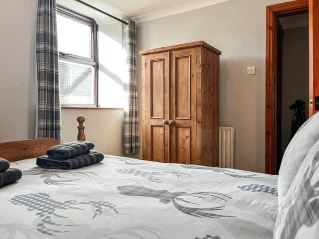 Double bedroom | Haddon Cottage - Burton Manor Farm, Bakewell