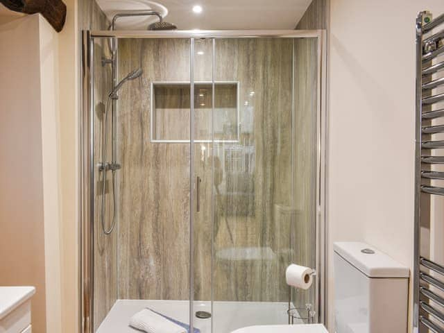 Shower room | Tarn Cottage - Lowside Farm, Troutbeck, nr Keswick