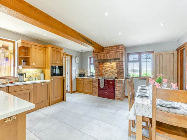 Kitchen/diner | The Farm House - Quarry Hill Farm, Shipton-Under-Wychwood