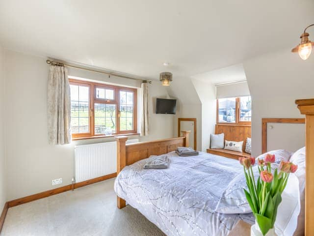 Double bedroom | The Farm House - Quarry Hill Farm, Shipton-Under-Wychwood