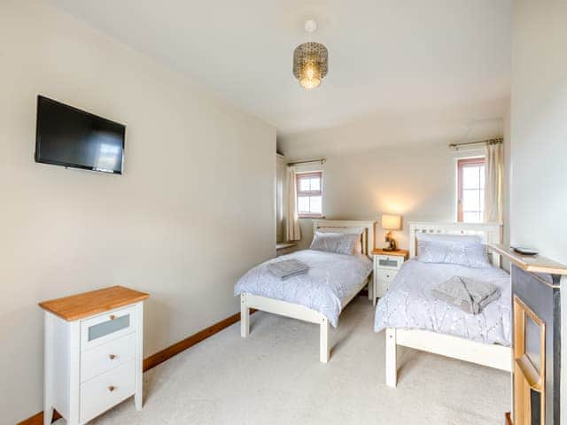 Twin bedroom | The Farm House - Quarry Hill Farm, Shipton-Under-Wychwood