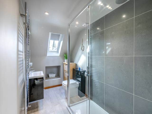 Shower room | The Farm House - Quarry Hill Farm, Shipton-Under-Wychwood