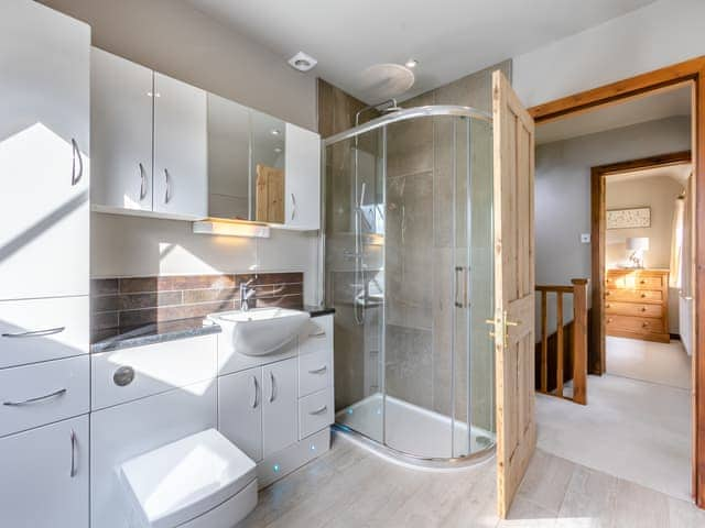 Bathroom | The Farm House - Quarry Hill Farm, Shipton-Under-Wychwood