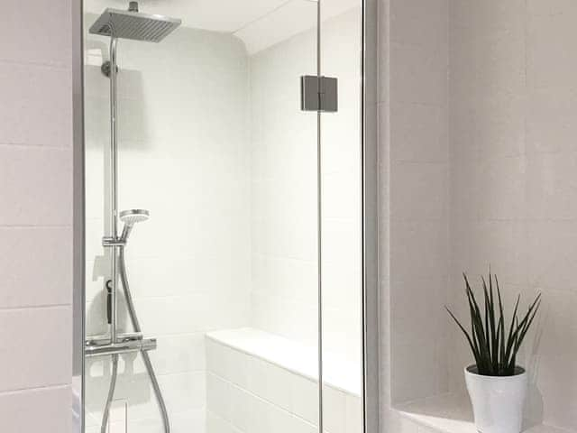 Shower cubicle | Ebba&rsquo;s Neuk, Beadnell