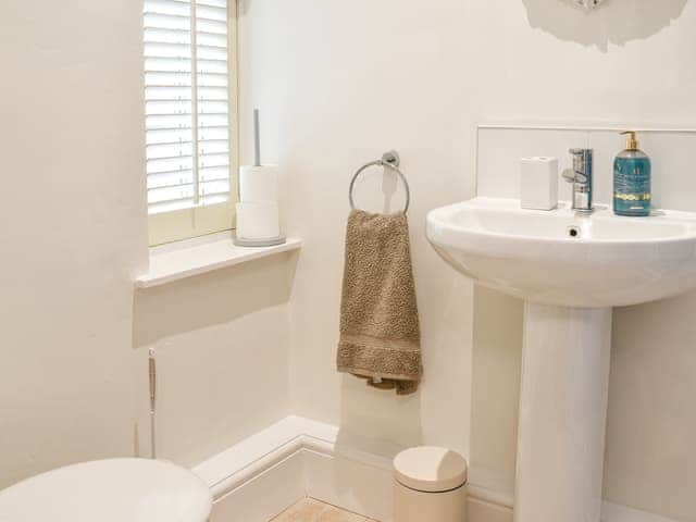 En-suite | Park Road Cottage, Windermere