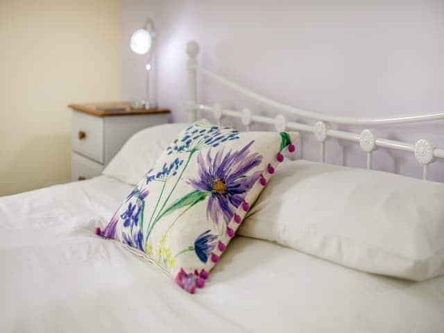 Double bedroom | Violet Cottage - Juliots Well Cottages, Camelford