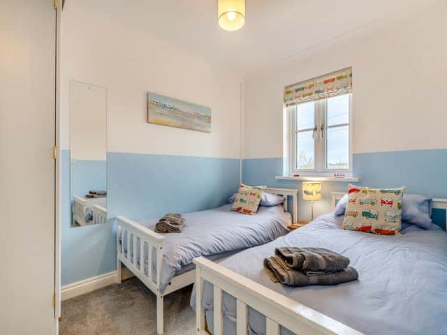 Twin bedroom | Violet Cottage - Juliots Well Cottages, Camelford