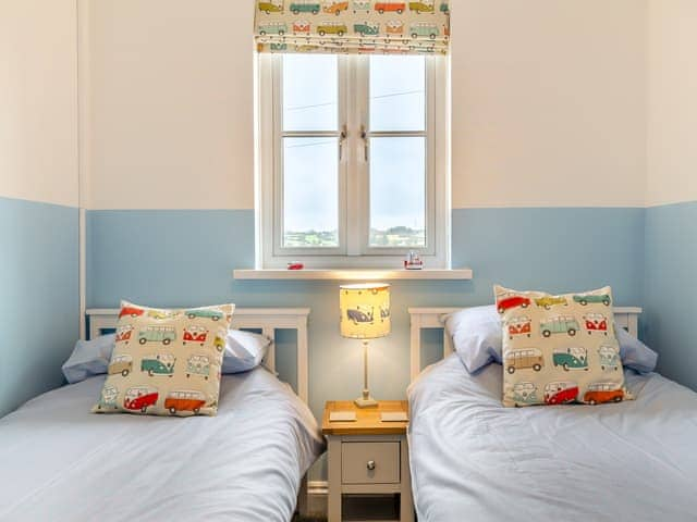 Twin bedroom | Violet Cottage - Juliots Well Cottages, Camelford