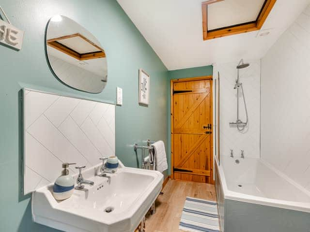 Bathroom | Barn House, Friskney, near Skegness