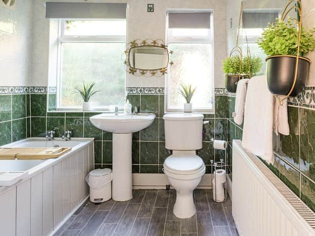 Bathroom | The Saddlers Cottage, East Boldon