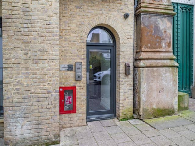 Main entrance | Queens Bridge Apartment, Ramsgate