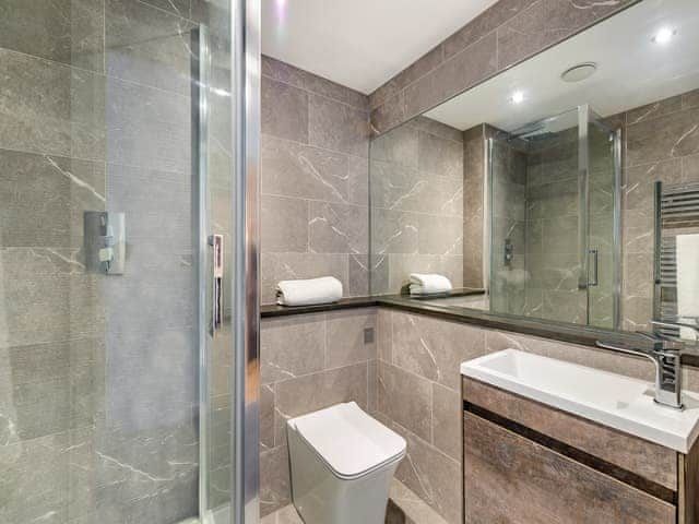 En-suite | Queens Bridge Apartment, Ramsgate