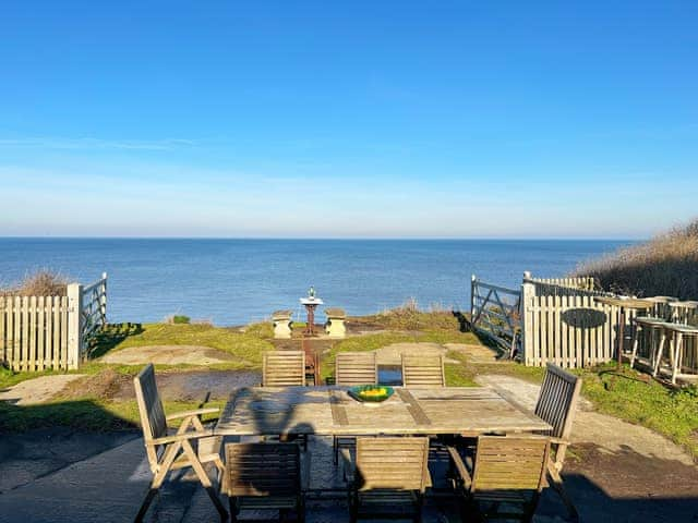 Outdoor area | Coastguard&rsquo;s Cottage, Weybourne