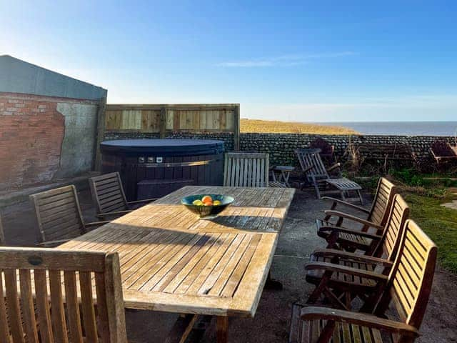 Outdoor area | Coastguard&rsquo;s Cottage, Weybourne