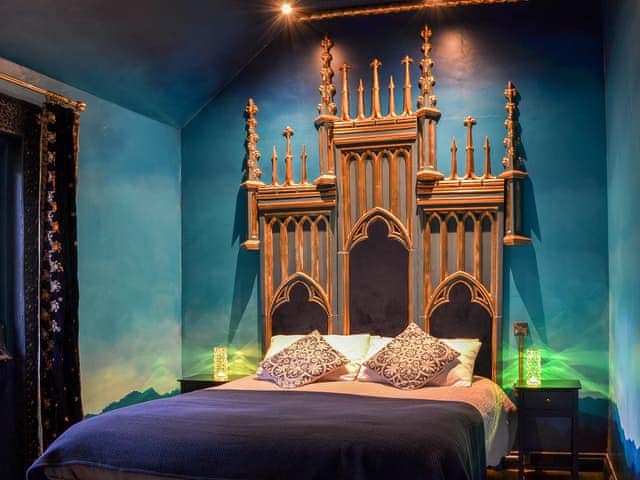 Double bedroom | Jollydays Luxury Camping - Queen Mab&rsquo;s - Jollydays Luxury Glamping, Stamford Bridge, near York