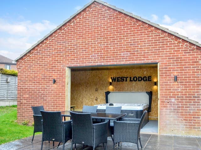 Hot tub | West Lodge, Bridlington