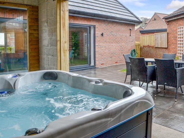 Hot tub | West Lodge, Bridlington