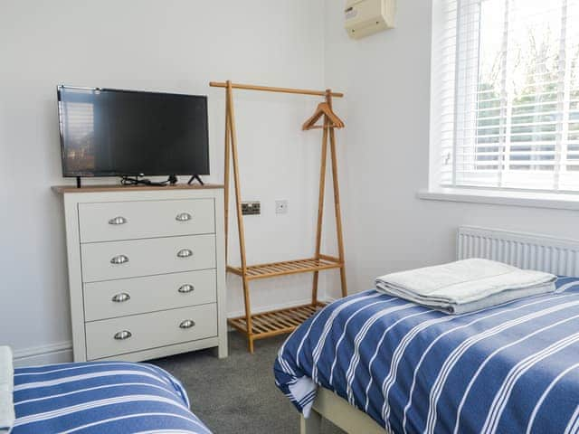 Twin bedroom | Valhallah Cottage Retreat, South Broomhill, near Amble