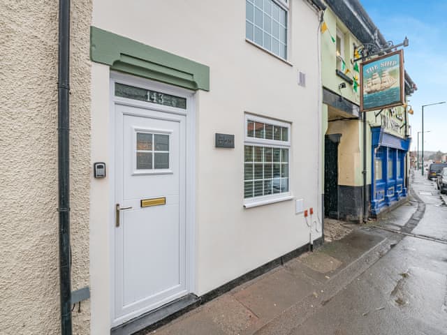 Exterior | The Tipsy Bee at 143, Guisborough