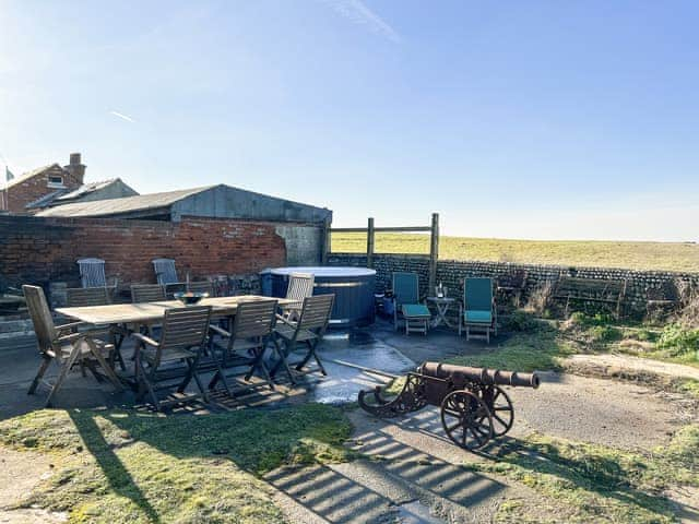 Sitting-out-area | Coastguard&rsquo;s Cottage, Weybourne