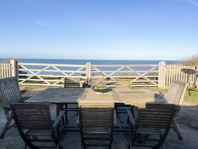 Sitting-out-area | Coastguard&rsquo;s Cottage, Weybourne