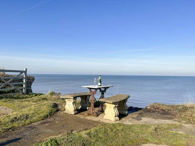 Sitting-out-area | Coastguard&rsquo;s Cottage, Weybourne