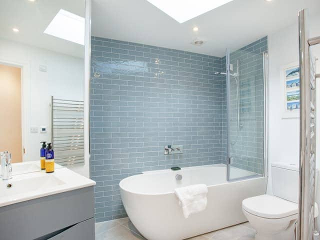 Bathroom | Meadowside, St Mawes